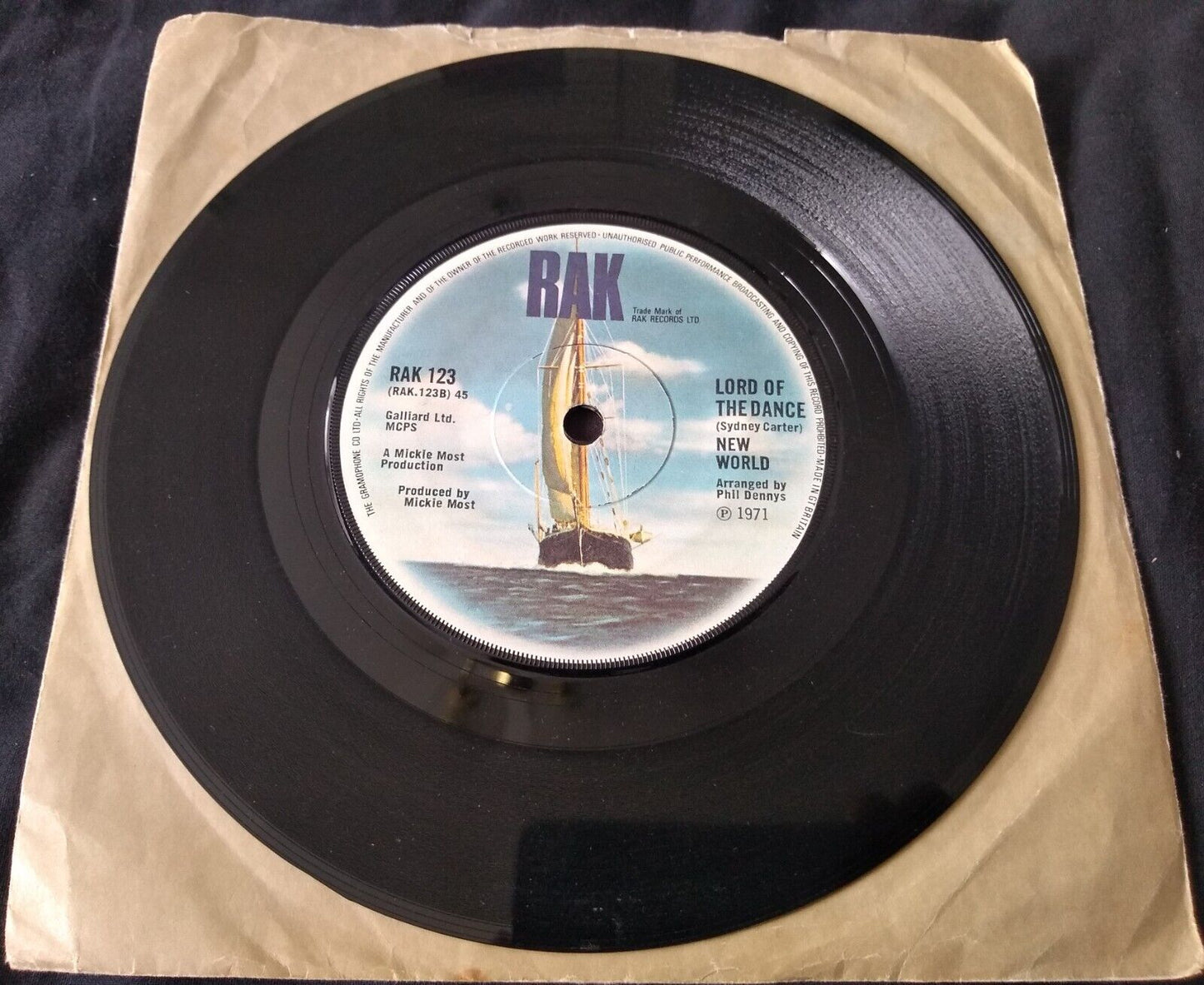 New World - Kara Kara/Lord Of The Dance (RAK 1971) 7” vinyl single VG/-