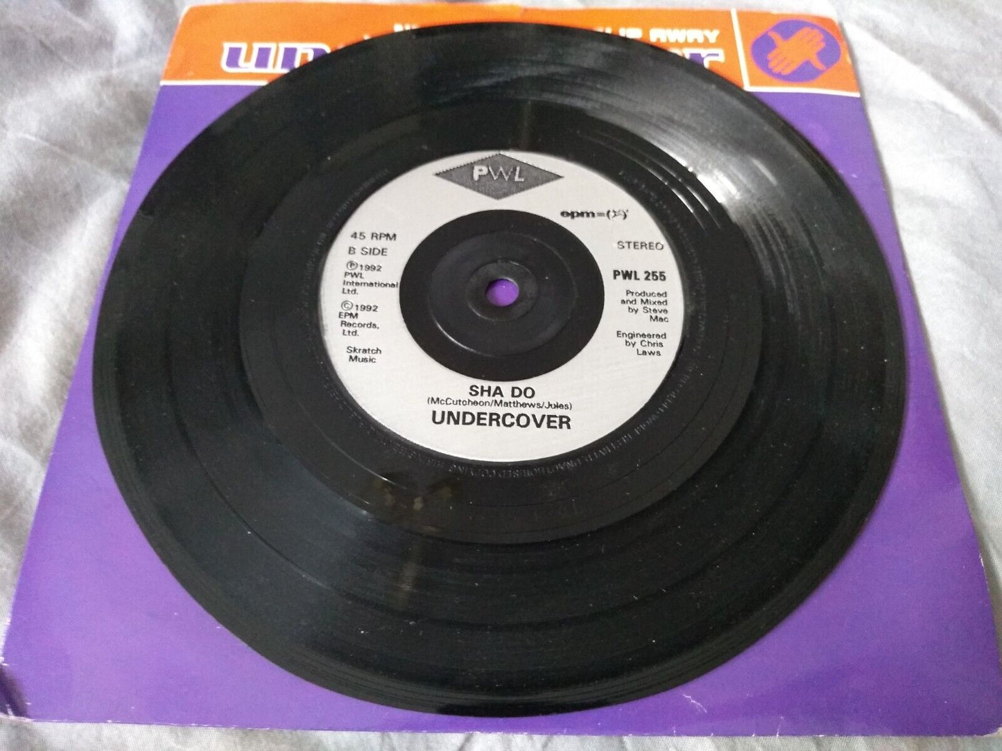 Undercover - Never Let Her Slip Away (PWL 1992) 7" vinyl single VG/VG