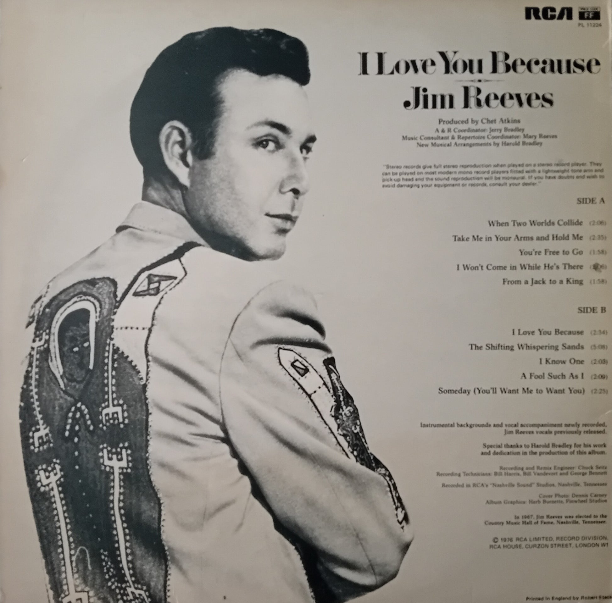 Album cover of 'I Love You Because' by Jim Reeves with a black and white photo of the artist and text.