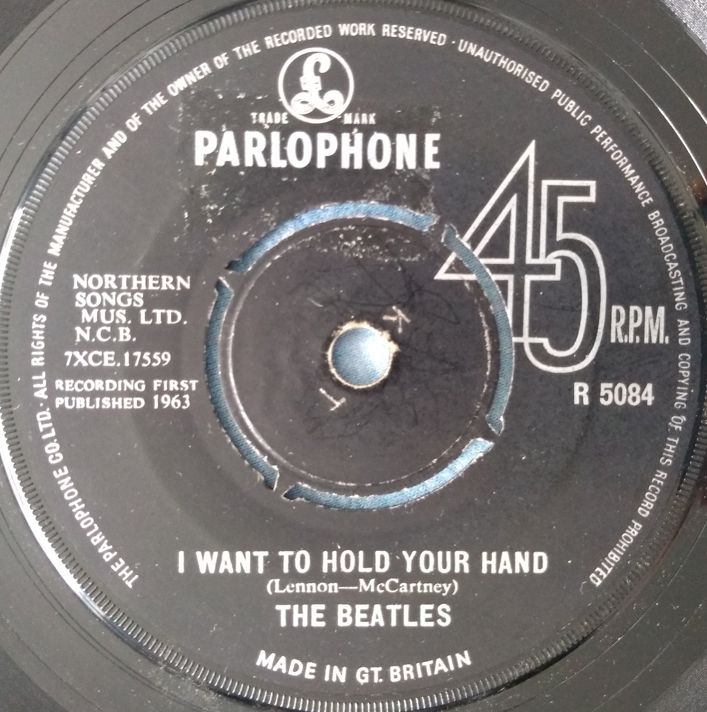 The Beatles – I Want To Hold Your Hand (Parlophone, 1963) 7" vinyl single VG/-