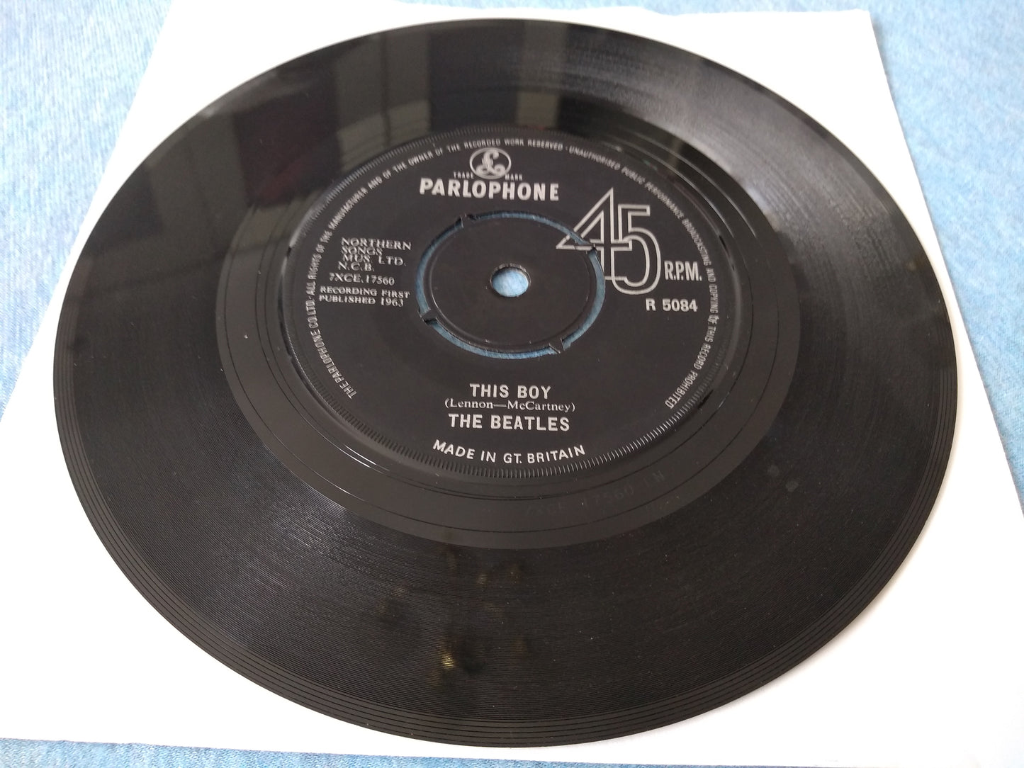 The Beatles – I Want To Hold Your Hand (Parlophone, 1963) 7" vinyl single VG/-